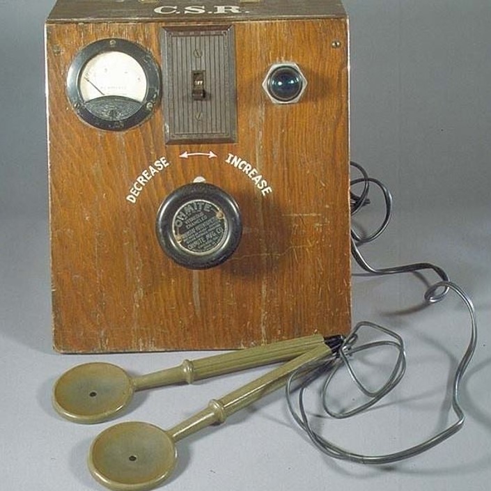 Figure 9: AC defibrillator (Photo: Watson Training Services)