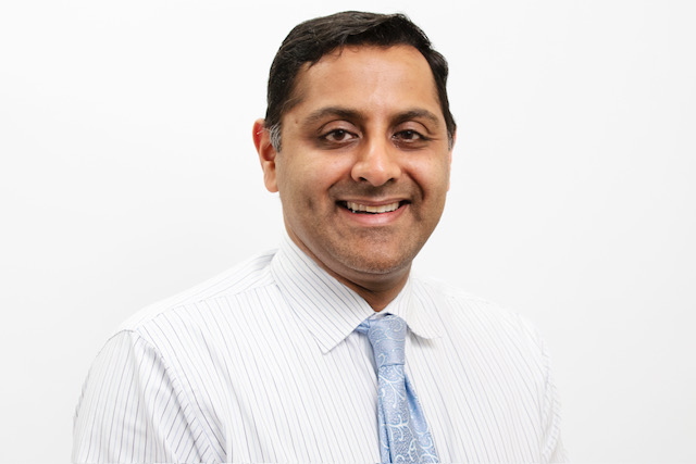 Dr. Mahesh Jayaraman, neurorradiólogo intervencionista del Hospital de Rhode Island y presidente de la Sociedad Norteamericana de Cirugía Neurointervencionista (SNIS, por sus siglas en inglés).