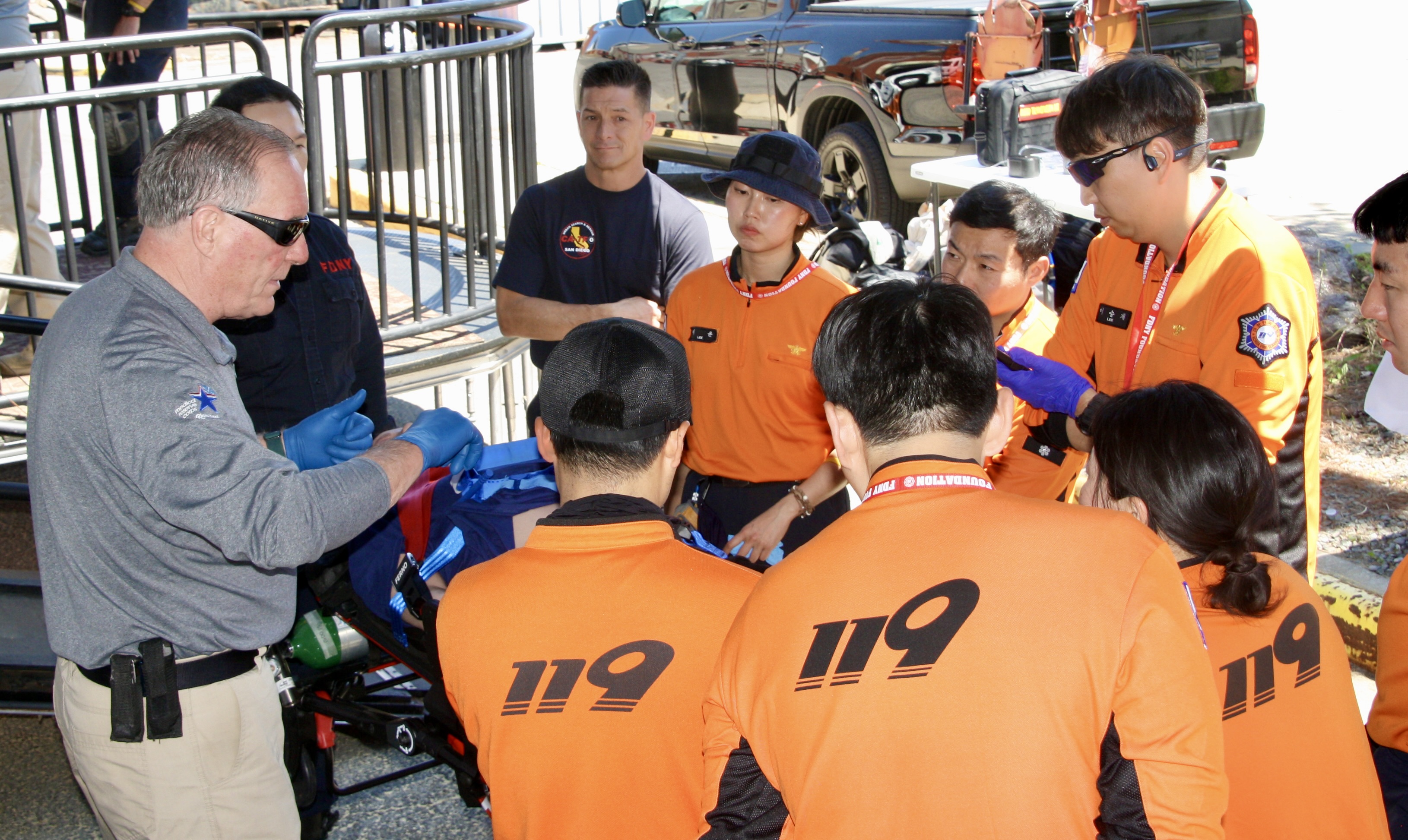 South Korean paramedics learn about bleeding control in the Mobile Simulation Center