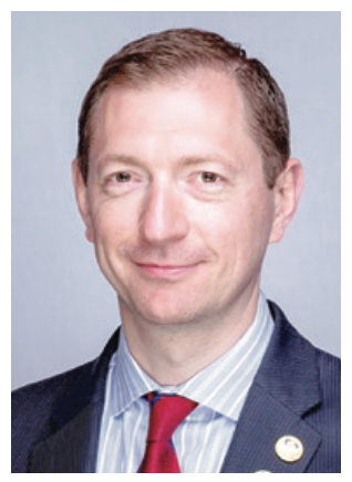 Kern Radial Sheath headshot 2