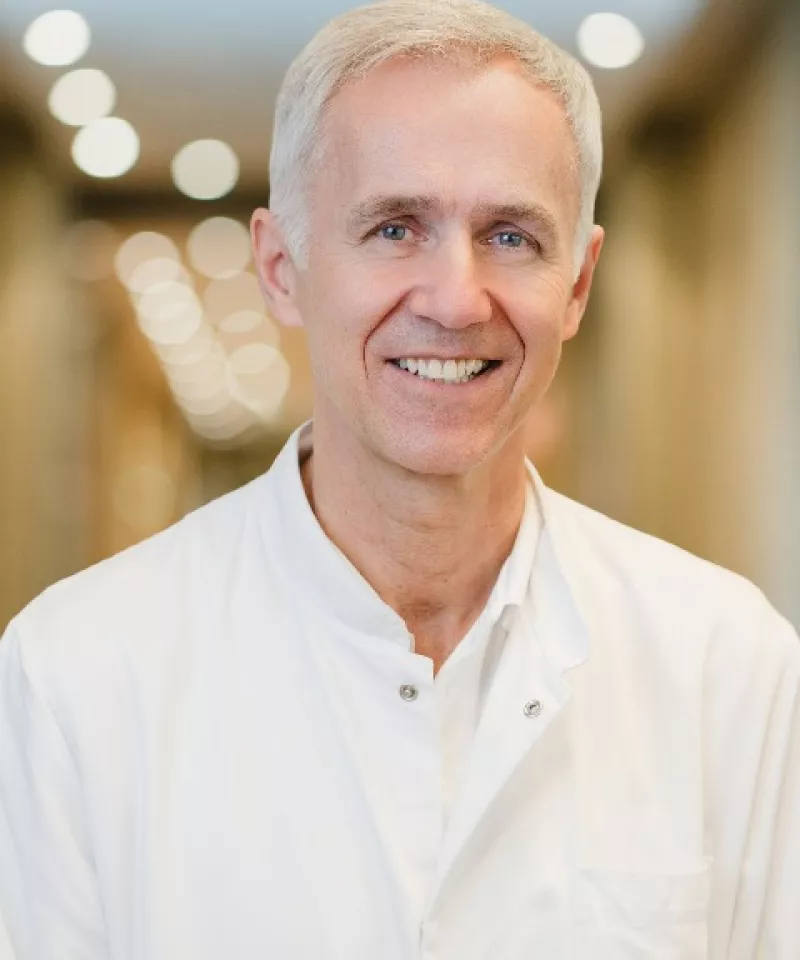 Dr Ralf Langhoff