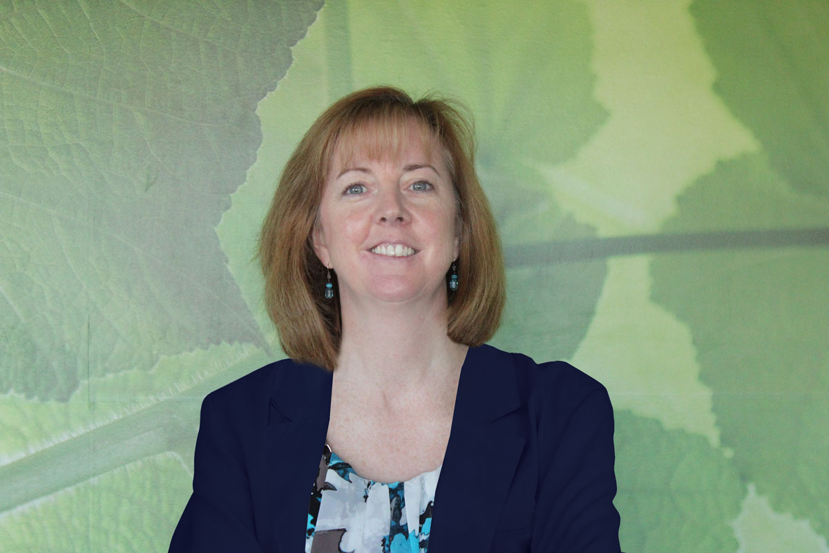 Mary Russell Headshot