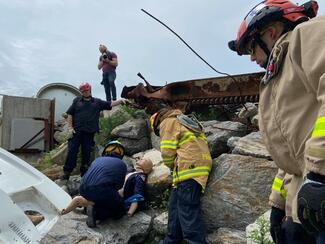 MSOC participants practice on a rubble pile. (Photos: Barry Bachenheimer) 
