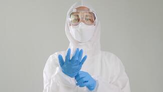 paramedic in ppe