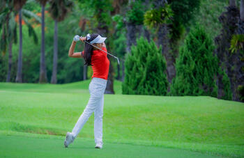 The thoracic spine is responsible for providing the rotation of the trunk, which will ultimately translate power to the upper extremities. Few sources, though, talk about rotation of the lower body.